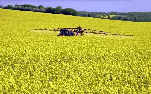 ZWOLLE - Woensdag en donderdag wordt in Zwolle voor de derde keer een beurs gehouden voor boeren met emigratieplannen. Nog steeds bestaat er veel belangstelling voor emigratie onder agrariÃ«rs. Wel blijkt het moeilijker te worden om het eigen bedrijf in N