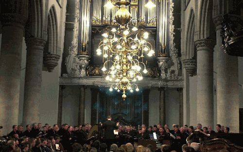 DORDRECHT - Op enkele plaatsen in en rond het gebied waar de watersnood vijftig jaar geleden plaatshad, vonden zaterdag herdenkingen plaats. Dat was onder meer het geval in de Grote Kerk van Dordrecht. - Foto Rinie(Boon