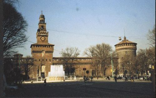 Castello Sforzesco dateert uit 1368 en herbergt verschillende musea. Hier staat onder andere de Rondanini PiÃ«ta, een van de beroemdste beeldhouwwerken van Michelangelo. - Foto RD