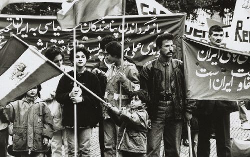 DEN HAAG - In Den Haag werd enkele jaren geleden al gedemonstreerd tegen de wijze waarop de Nederlandse overheid omgaat met asielverzoeken van IraniÃ«rs. - Foto RD