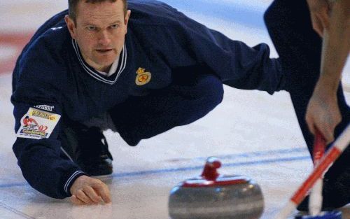 Curling lijkt zo eenvoudig, maar het spel vereist behendigheid en concentratie. - Foto RD