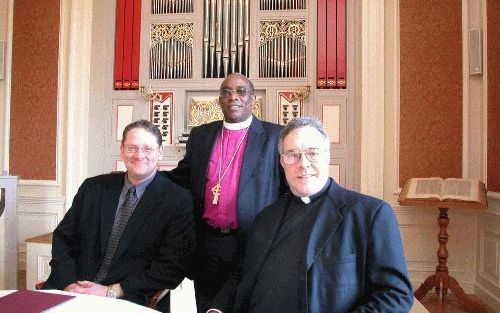 PUTTEN - Dertien Keniase kerkleiders zijn te gast op kasteel De Vanenburg in Putten. De Afrikanen bezoeken in Putten het seminar ”Towards a free and virtuous Society” (Op weg naar een vrije, eerzame en deugdzame samenleving). Foto: Bisschop Bernard Njorog