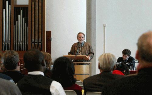 AMSTERDAM - „Nederlanders kunnen zeer uitgelaten zijn in een voetbalstadion, maar in de kerken gebeurt maar weinig. Als het gaat om evangelisatie staan Europese christenen niet in de frontlinies.” In Amsterdam werd donderdag en vrijdag een congres gehoude