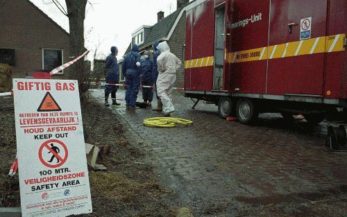 SCHERPENZEEL - De ruimingen in de Gelderse Vallei gaan in hoog tempo door. Afgelopen nacht zou volgens het ministerie van Landbouw het doden en afvoeren van de kippen uit de besmette bedrijven worden voltooid. - Foto FrankvandenBerg