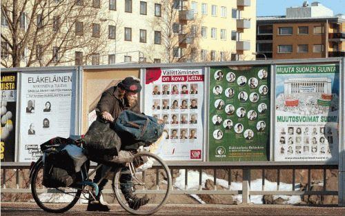 HELSINKI - Verkiezingsposters in de straten van Helsinki. Morgen gaat de Finse bevolking naar de stembus om een nieuw parlement te kiezen. - Foto EPA