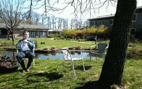 LAAG ZUTHEM - Natuurlijke atmosfeer speelt een grote rol in De Voorde, een centrum voor individuele retraite en „geestelijke zelfwerkzaamheid.” Paul Edauw: „Het gras, de planten en de bomen, ze zijn er gewoon, en hebben een enorm absorberend vermogen om a