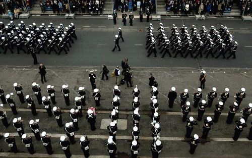 DEN HELDER - Tijdens de bevelsoverdracht van de Koninklijke Marine werd er vrijdag in Den Helder een defilÃ© gehouden. - Foto ANP