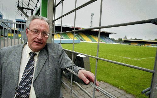 DEN HAAG - Het Haagse raadslid W. J. Pijl (CU/SGP) zal donderdag tegen het plan stemmen voor een nieuw stadion voor voetbalclub Ado Den Haag. „Den Haag zonder Ado schijnt geen stad te zijn. Ik heb er sterk behoefte aan dat te relativeren.” - Foto RD, Anto