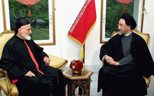 BEIROET - De Iraanse president Khatami spreekt in Beiroet patriarch Sfeir at Baabda, het hoofd van de maronieten in Libanon. - Foto EPA