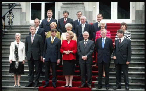 „Het is maar de vraag hoe lang het kabinet-Balkenende II blijft zitten nu het begint met de affaire-Margarita als adder onder het gras.” - Foto RD, Henk Visscher