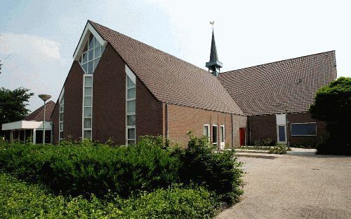 WERKENDAM - Het vernieuwde kerkgebouw van de gereformeerde gemeente in Werkendam. De kerk is vrijdagavond met een dienst heropend. - Foto RD, Sjaak Verboom