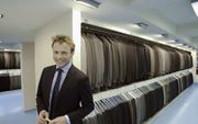 AMSTERDAM – Directeur en mede eigenaar Fokke de Jong wil internationaal doorbreken met de kledingwinkels van SuitSupply. De komende tien jaar moeten er honderden zaken bijkomen. Deze en volgende maand worden er filialen geopend in Antwerpen en Londen.