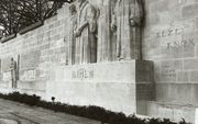 GENEVE - Marie DentiÃ¨re (1490-1560) krijgt, als eerste vrouw, een plaats in het Geneefse Reformatiemonument. Het blijft overigens bij een inscriptie. Ook Petrus Valdes, John Wycliffe en Johannes Hus worden aan het monument toegevoegd. - Foto RD