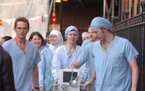 LONDEN (AP) – In het Londense Royal Marsden ziekenhuis is woensdag brand uitgebroken. De brand op de bovenste verdieping heeft het 150 jaar oude gebouw zwaar beschadigd. Er zijn voor zover bekend geen gewonden gevallen. Foto EPA