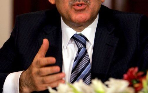 Zelf doet hij er vrij nuchter over, maar in Turkije is het ingeslagen als een bom: de Turkse president Gül heeft tijdens zijn tweedaagse officiële bezoek aan Irak het K–woord in de mond genomen, oftewel: Koerdistan. De meerderheid van de Turken ageert fel