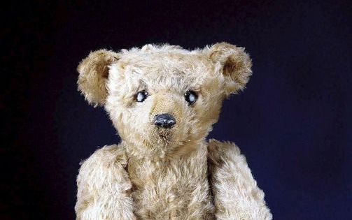 GLASGOW – De pluche teddybeer van een 6–jarig Spaans meisje is niet toegelaten in een vliegtuig van Easyjet. Het personeel van de Britse low–budgetluchtvaartmaatschappij oordeelde dat de knuffel te groot was om als handbagage mee te mogen op de vlucht van