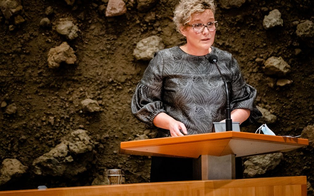 Wieke Paulusma (D66) tijdens een debat in de Tweede Kamer over de ontwikkelingen rondom het coronavirus. beeld ANP, Bart Maat 