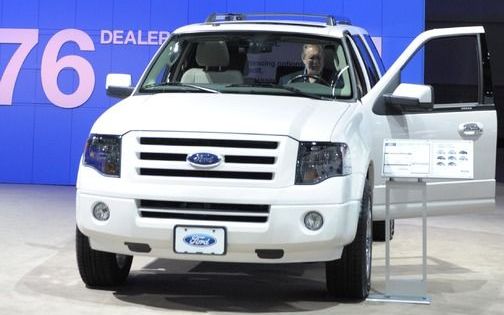 DEARBORN - Ford, de enige grote Amerikaanse autobouwer die vorig jaar zonder staatssteun kon overleven, hield 2,7 miljard dollar over. In 2008 ging nog een recordbedrag van 14,7 miljard dollar verloren. Foto EPA