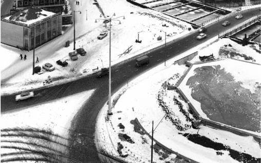 In het vroege voorjaar van 1968 werd in Rotterdam begonnen met de aanleg van een metro. Foto’s uit besproken boek