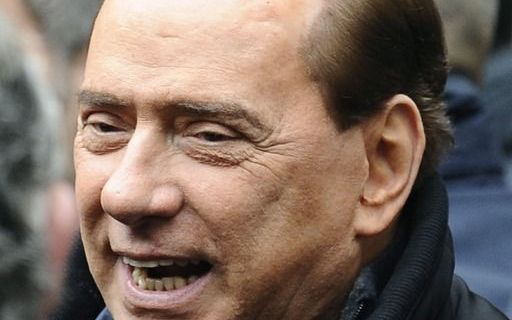 Premier Berlusconi, een maand na een lichamelijke aanval op zijn persoon behaalt hij nu een politieke winst. Foto ANP