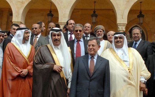 De premier van Qatar, Sjeik Hamad bin Jassim bin Jabr al-Thani, maakte de overeenkomst bekend in de Libanese hoofdstad Beiroet. Foto EPA