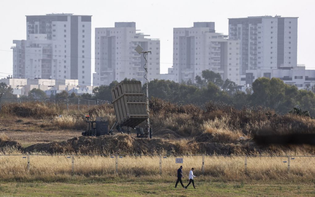 het Israëlische Iron Dome-luchtverdedigingssysteem in de zuidelijke stad Ashdod. beeld AFP, Ahmad Gharabli