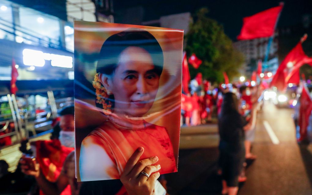 In november gingen supporters van Aung San Suu Kyi de straat op om de recente overwinning van haar partij te vieren. beeld EPA, Lynn Bo Bo
