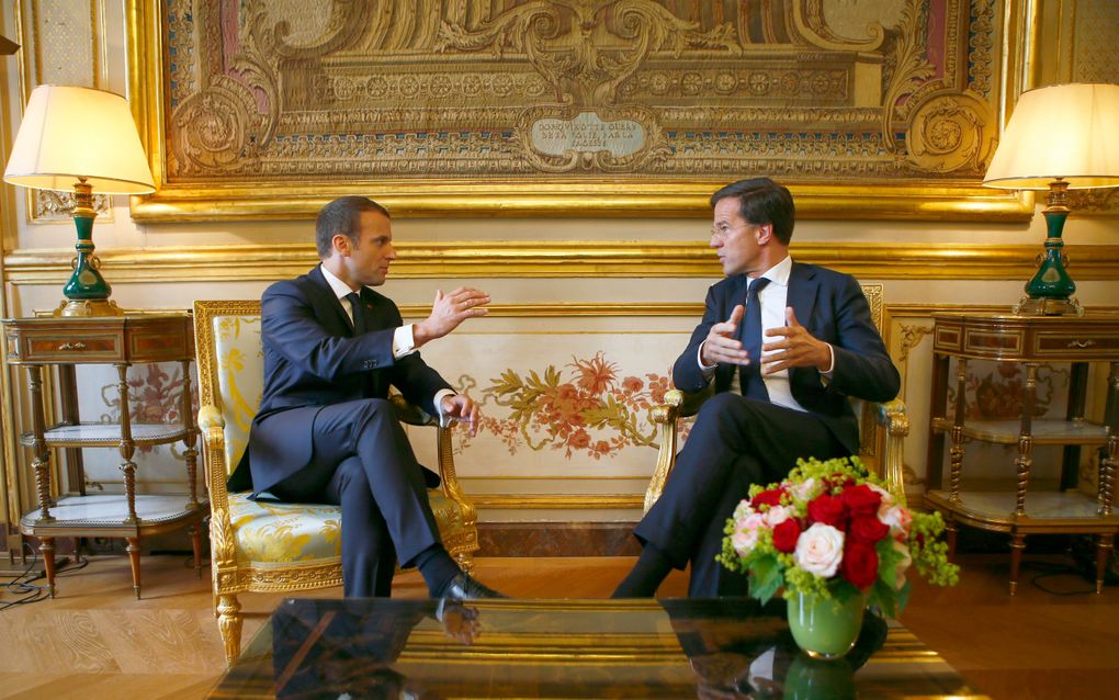 Macron en Rutte. beeld EPA