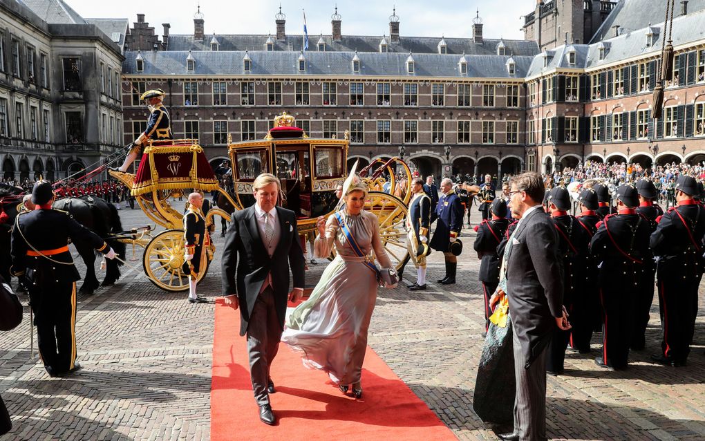 Het koningspaar arriveert bij de Ridderzaal. beeld ANP