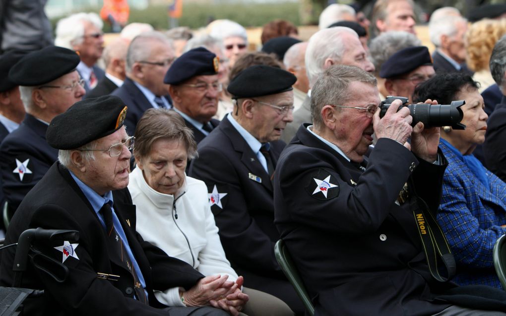 Veteranen uit de Koreaoorlog (1950-1953) herdachten dinsdag op het terrein van de Oranjekazerne in Schaarsbergen hun omgekomen kameraden. Het is deze maand zestig jaar geleden dat de Koreaoorlog uitbrak. Het Regiment Van Heutsz, dat de jaarlijkse herdenki