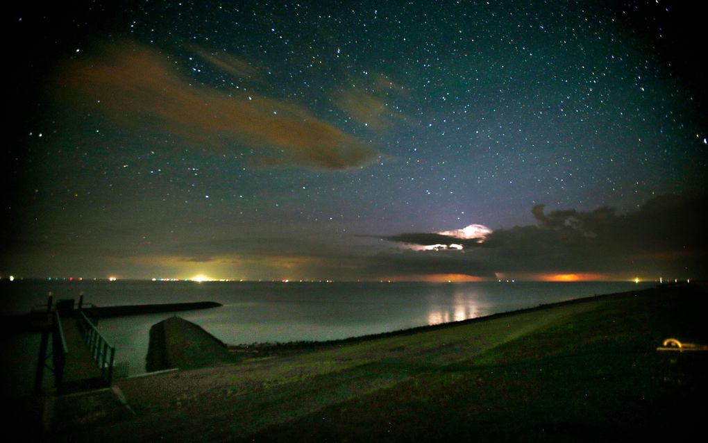 Onweerswolken trekken over de Waddenzee. beeld ANP, CATRINUS VAN DER VEEN