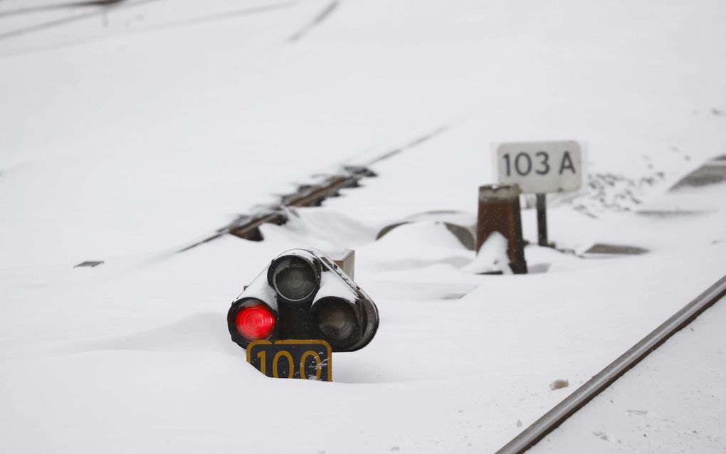 Sneeuw op het spoor in Zwolle. beeld ANP VINCENT JANNINK