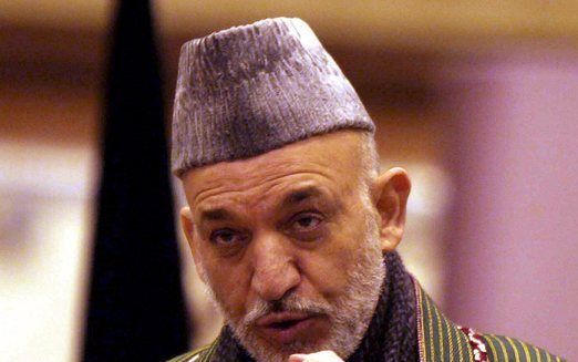 AFGHANISTAN (ANP/RTR) – De Afghaanse president Hamid Karzai heeft zaterdag zijn landgenoten opgeroepen om minderjarige meisjes niet meer uit te huelijken aan mannen die veelal tientallen jaren ouder zijn. Foto EPA