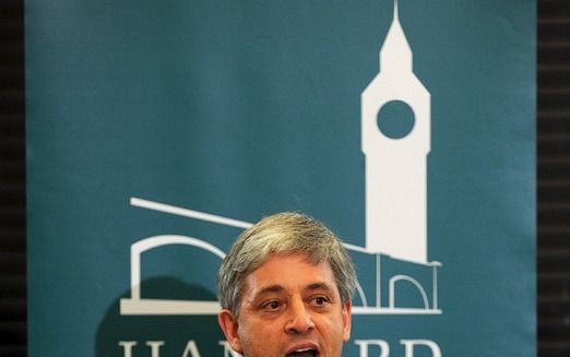 LONDEN – De Conservatieve parlementariër John Bercow (46) is de nieuwe voorzitter van het Britse Lagerhuis. Hij kreeg maandag meer Lagerhuisleden achter zich dan zijn enig overgebleven rivaal voor de prestigieuze positie, partijgenoot George Young. Foto E