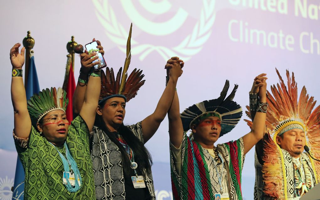 Indianen uit Brazilië op de klimaattop in Egypte. beeld EPA, Khaled Elfiqi