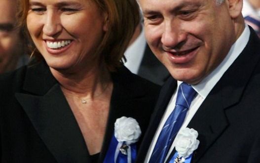 JERUZALEM – De Israëlische premier Netanyahu (r.) heeft oppositieleidster Livni (l.) gevraagd aan zijn coalitie deel te nemen. Foto EPA