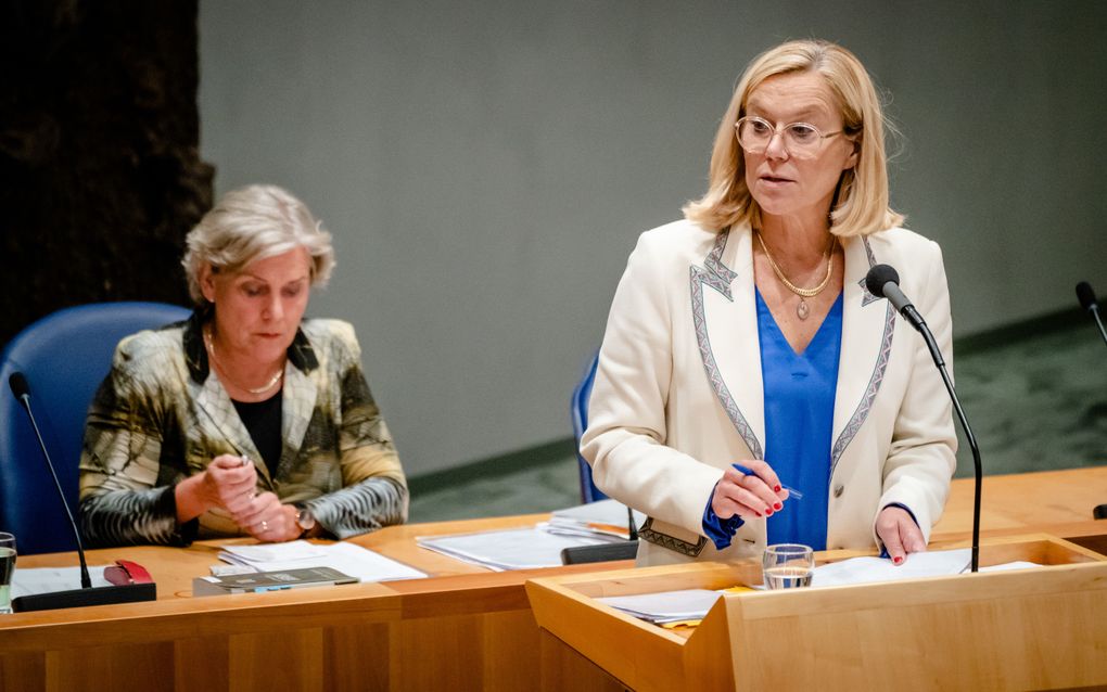 Demissionair Minister Sigrid Kaag van Buitenlandse Zaken (D66) en demissionair Minister Ank Bijleveld van Defensie (CDA) tijdens het debat in de Tweede Kamer over de situatie in Afghanistan. beeld ANP, BART MAAT