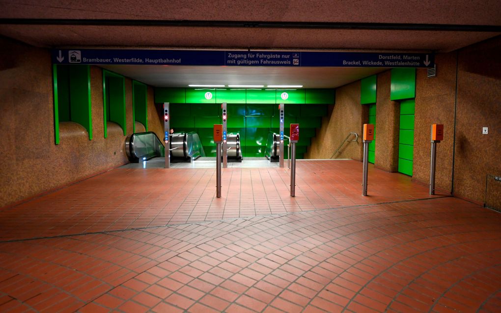 In buurland Duitsland hetzelfde beeld. Een leeg metrostation in Dortmund. beeld AFP