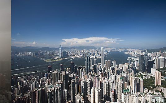 Hongkong met en zonder smog. Foto EPA