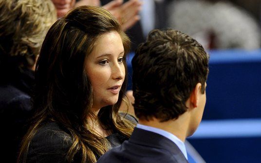 Bij Bristol Palin en Levi Johnston werd zondag een zoontje geboren. Bristol is de oudste dochter van de voormalige Amerikaanse Republikeinse kandidate voor het vicepresidentschap, Sarah Palin.