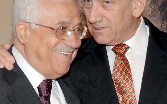 JERUZALEM (ANP/RTR) – De Israëlische premier Ehud Olmert en de Palestijnse president Mahmoud Abbas zijn dinsdag overeengekomen om het tempo van het vredesoverleg op te voeren. Foto: EPA