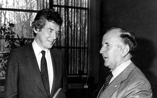 Van Veen (r.), samen met Wim Kok. Foto ANP