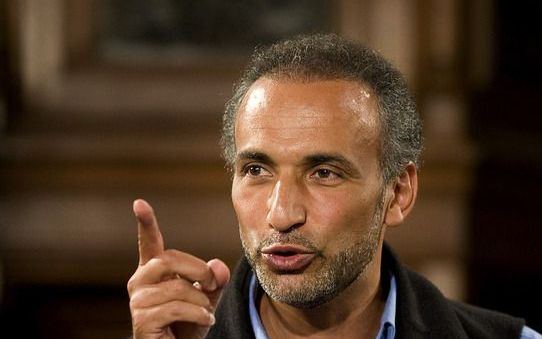 De door Rotterdam ontslagen islamoloog Tariq Ramadan heeft vrijdag in Rotterdam felle kritiek geuit op het Nederlandse politieke klimaat. Foto ANP