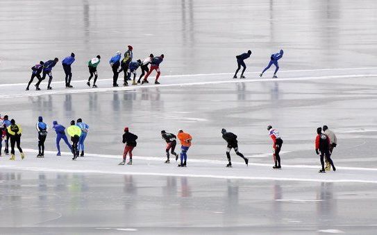 LEEUWARDEN - Door de aanhoudende zachte winters komt een groot deel van de ijswegencentrales en ijsclubs in Friesland zonder geld te zitten. Foto ANP