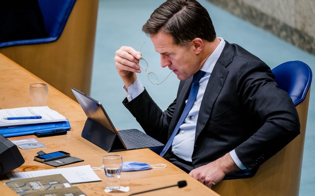 Premier Mark Rutte tijdens het plenair debat in de Tweede Kamer over de ontwikkelingen rondom het coronavirus. beeld ANP, Bart Maat