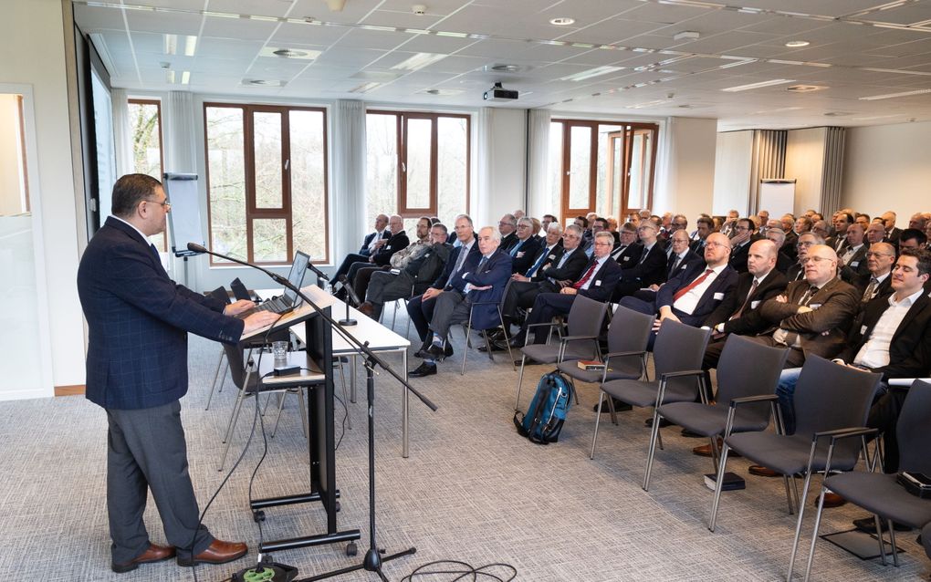 Dr. Samuel Lee hield woensdag een causerie op de predikantencontio van de Gereformeerde Bond in Doorn. beeld RD, Anton Dommerholt