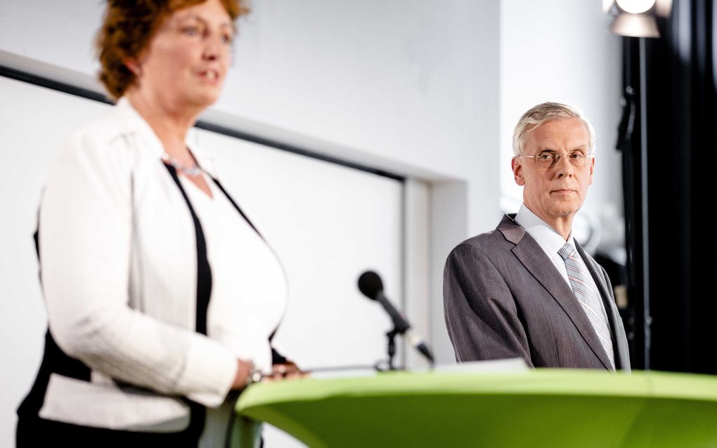 Voorzitter van de evaluatiecommissie, Liesbeth Spies, en interim partijvoorzitter Marnix van Rij (r.) tijdens de persconferentie. Commissie-Spies presenteert het rapport met de bevindingen over het CDA rondom de Tweede Kamerverkiezingen. beeld ANP SEM VAN DER WAL