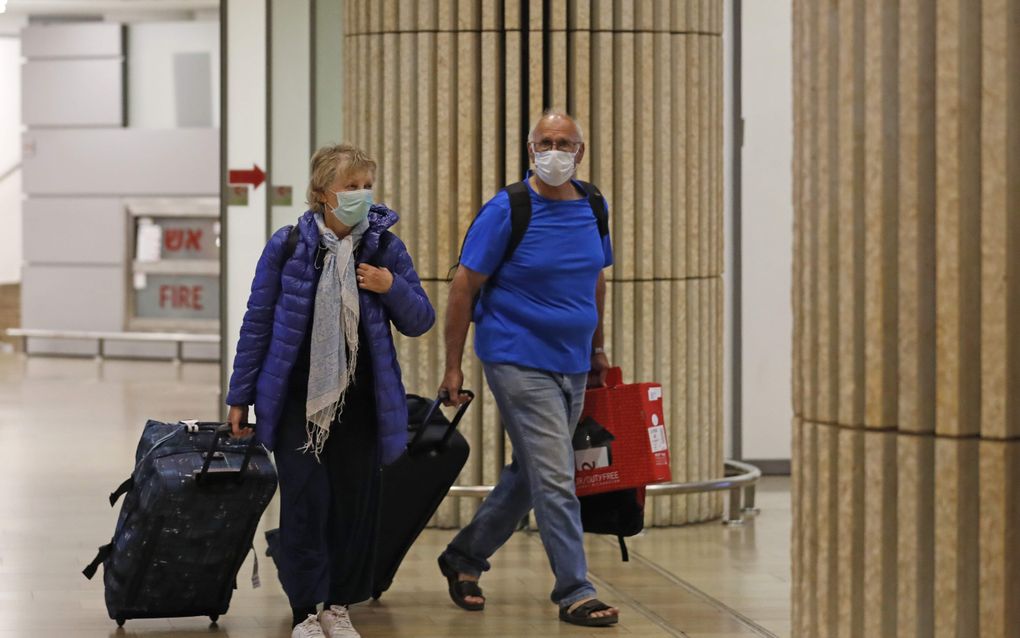 Passagiers uit Zuid-Korea op vliegveld Ben Goerion in Tel Aviv. beeld AFP