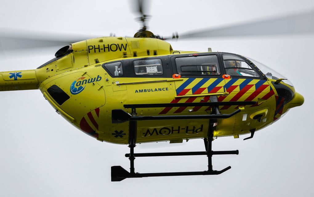 Een traumahelikopter vertrekt bij het ziekenhuis van Ziekenhuisgroep Twente. beeld ANP, Vincent Jannink