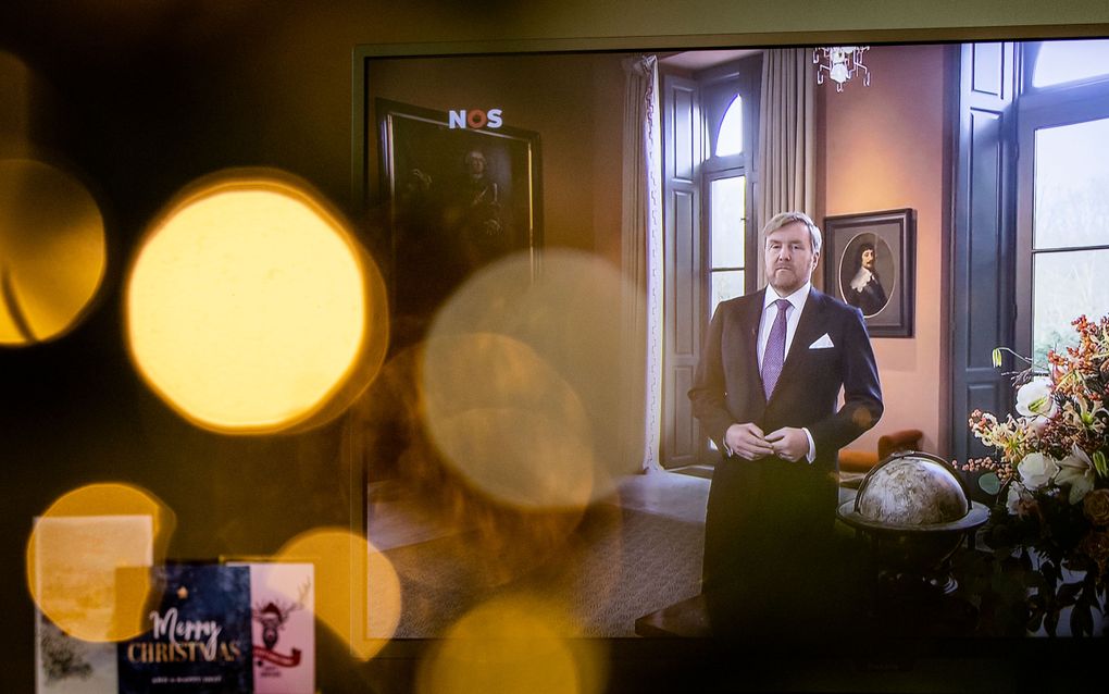 Koning Willem-Alexander houdt vanuit Paleis Huis ten Bosch zijn jaarlijkse kersttoespraak op televisie. beeld ANP, Sem van der Wal